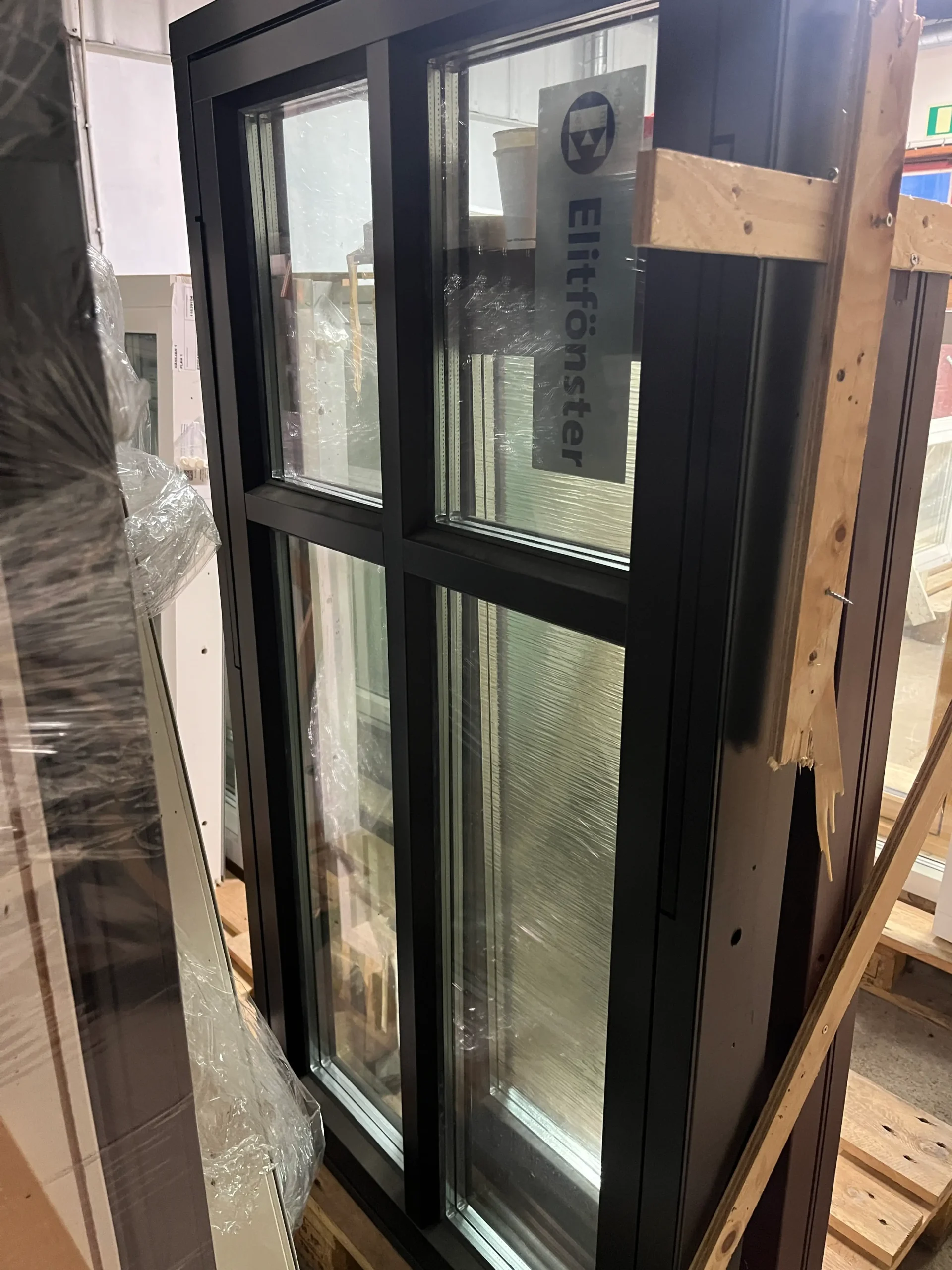 Vridfönster 8x15 Svart