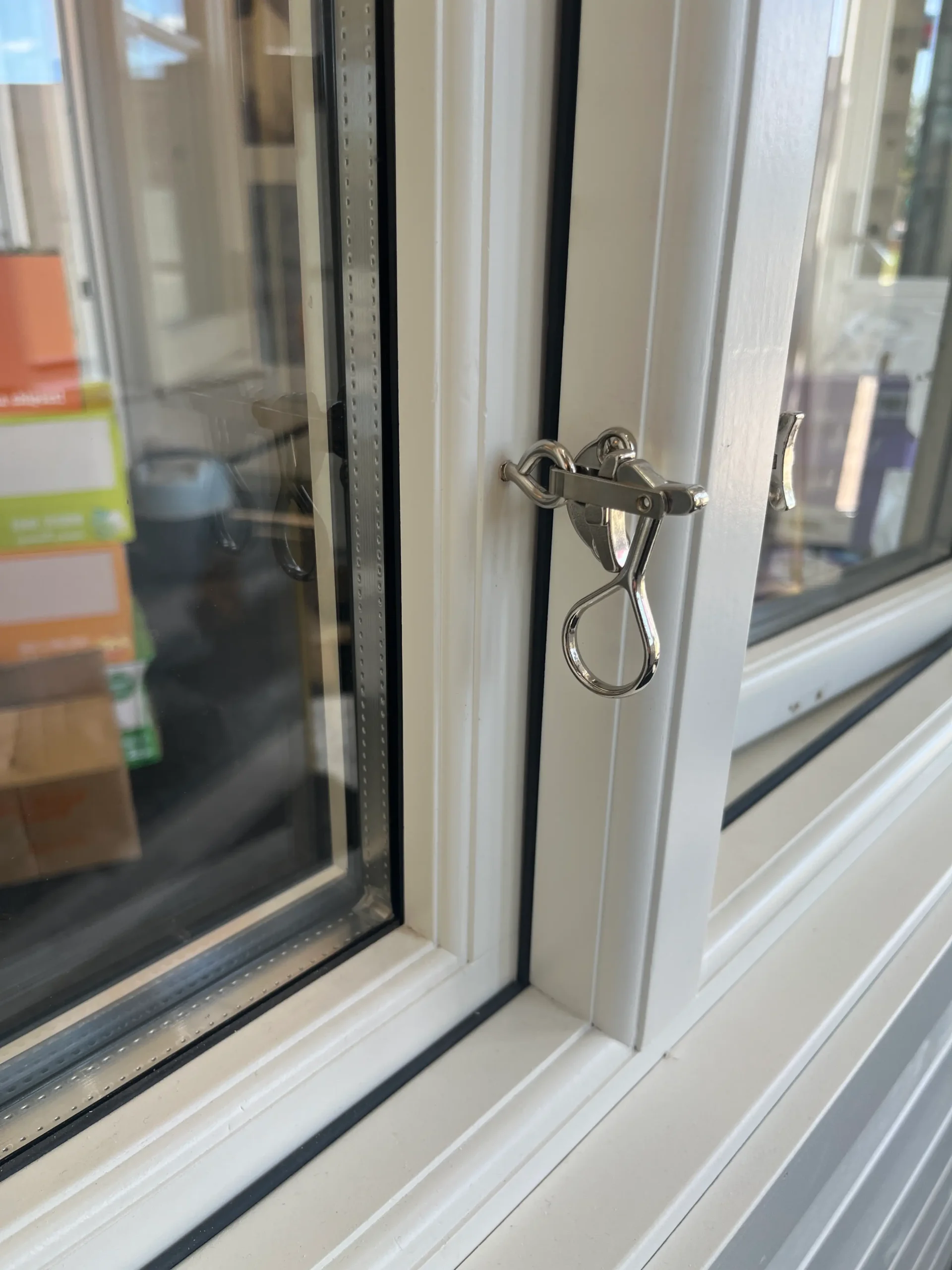 Emåfönster fritid invändig stängningshake / Hasp